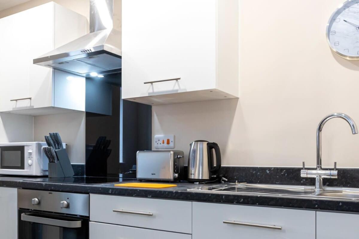 Bright & Modern 1 Bedroom *